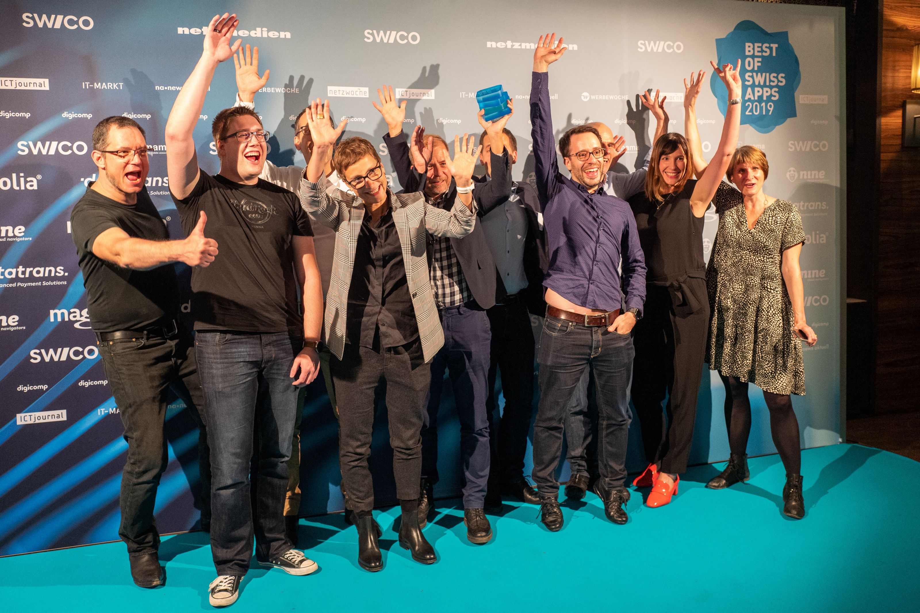 Das Gewinnerfoto beim Best of Swiss App 2019 mit Tamedia und Namics Mitarbeitern